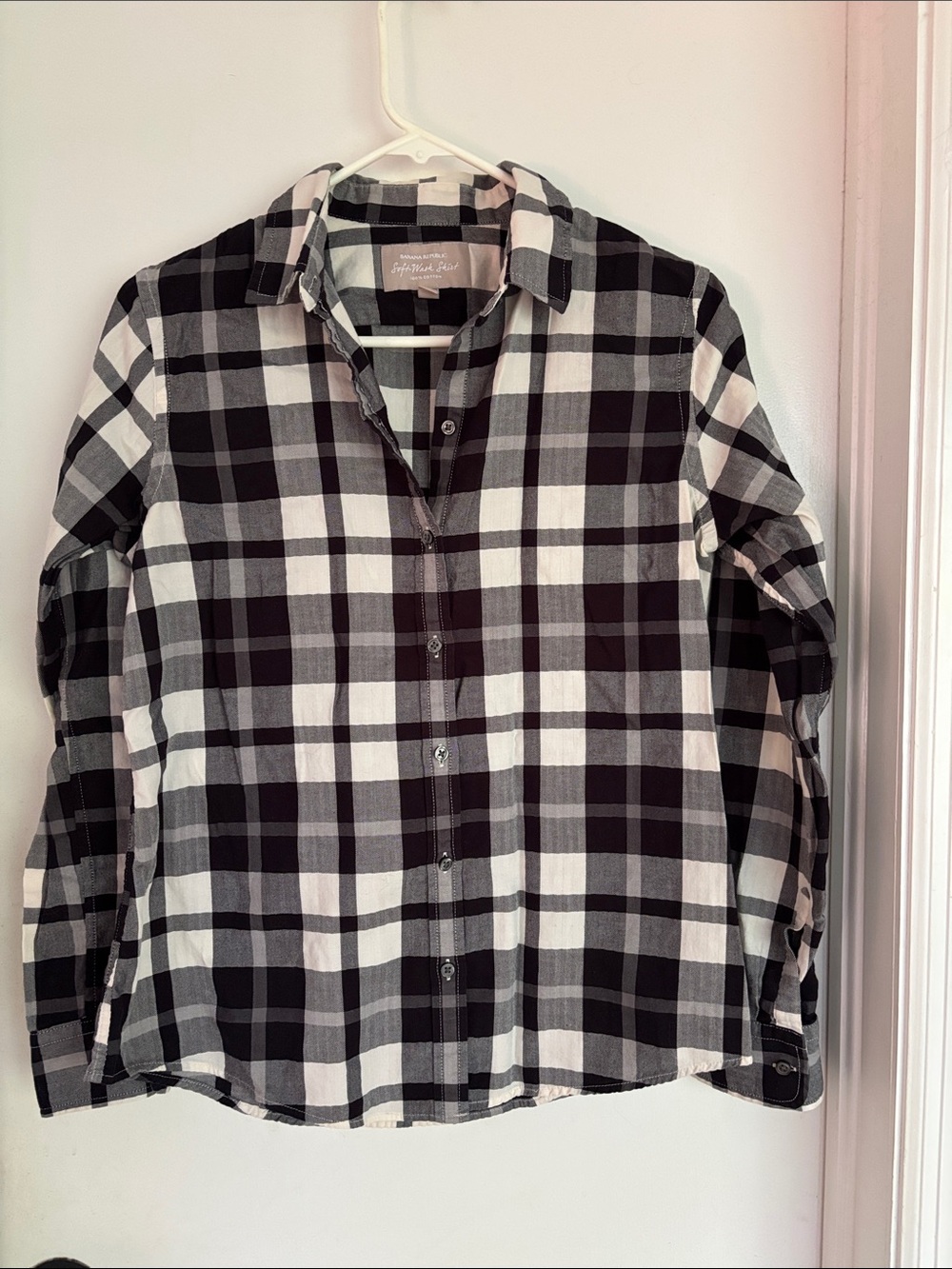 Women’s Banana Republic Black & White Plaid Button-Down Shirt sz med